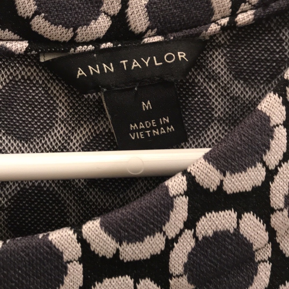 Ann Taylor Sleeveless Top Size M - Picture 6 of 6